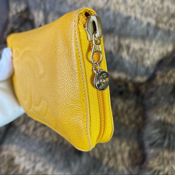 Authentic Chanel Caviar yellow zippy wallet - Picture 7 of 16